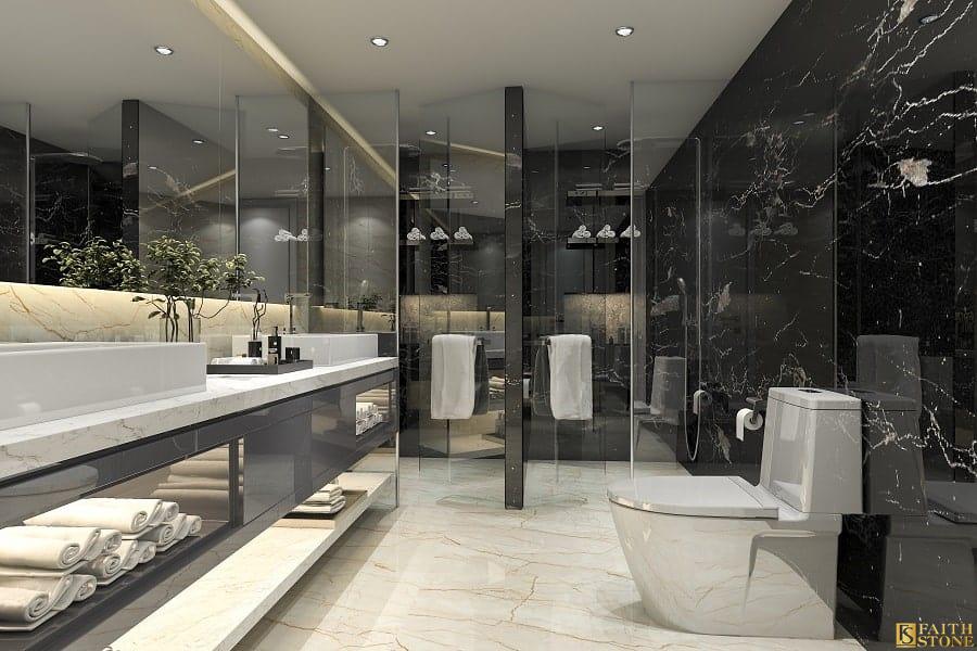 Badezimmer aus schwarzem und weißem Marmor